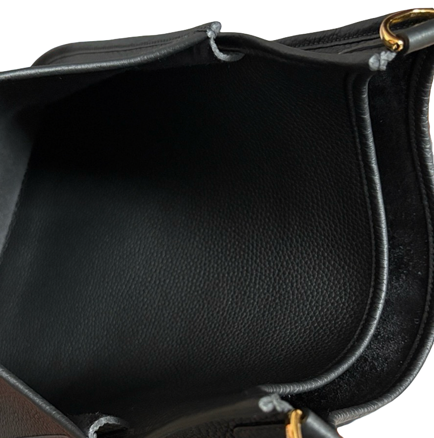 Hermès Black Evelyne PM 29
Shoulder Bag With Gold Hardware