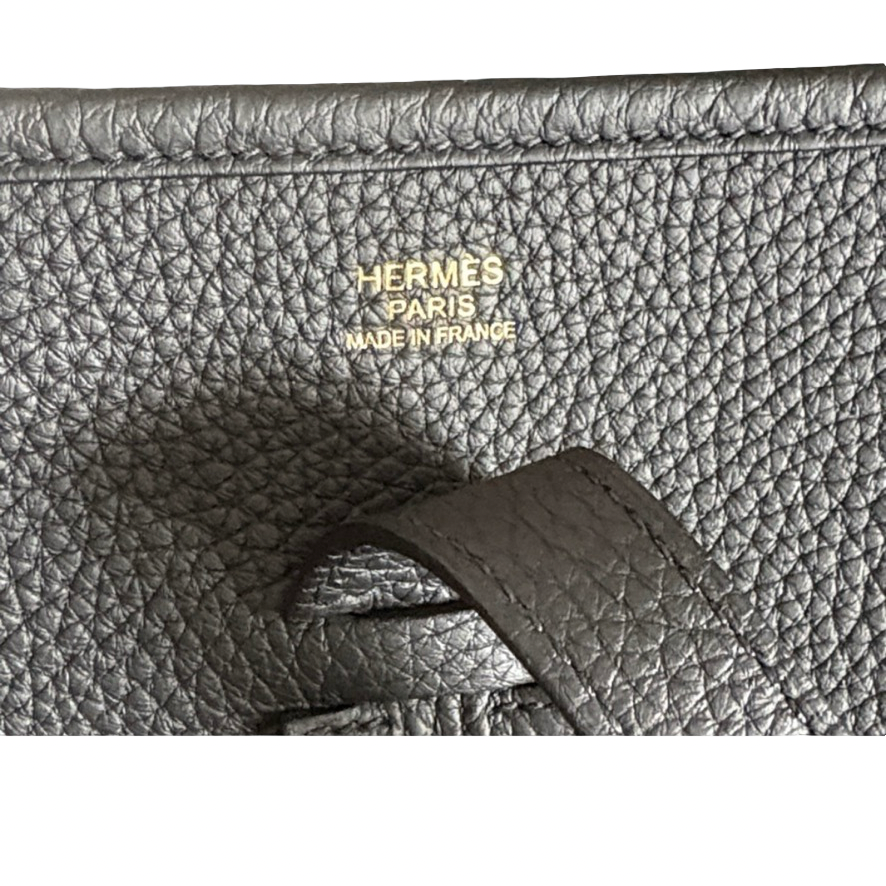 Hermès Black Evelyne PM 29
Shoulder Bag With Gold Hardware