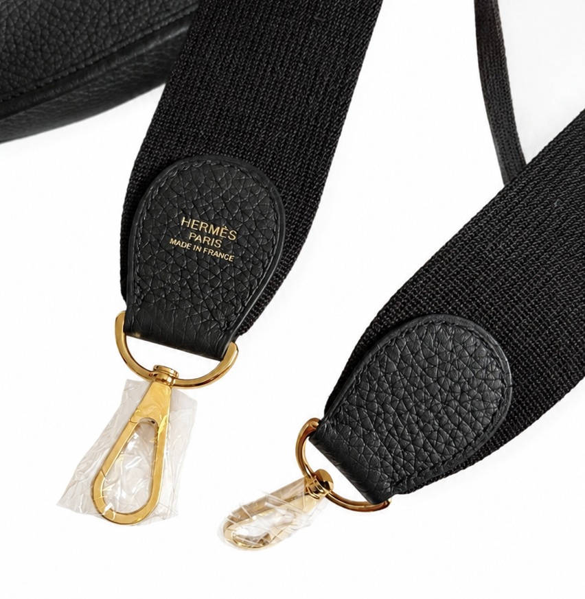 Hermès Black Evelyne PM 29
Shoulder Bag With Gold Hardware